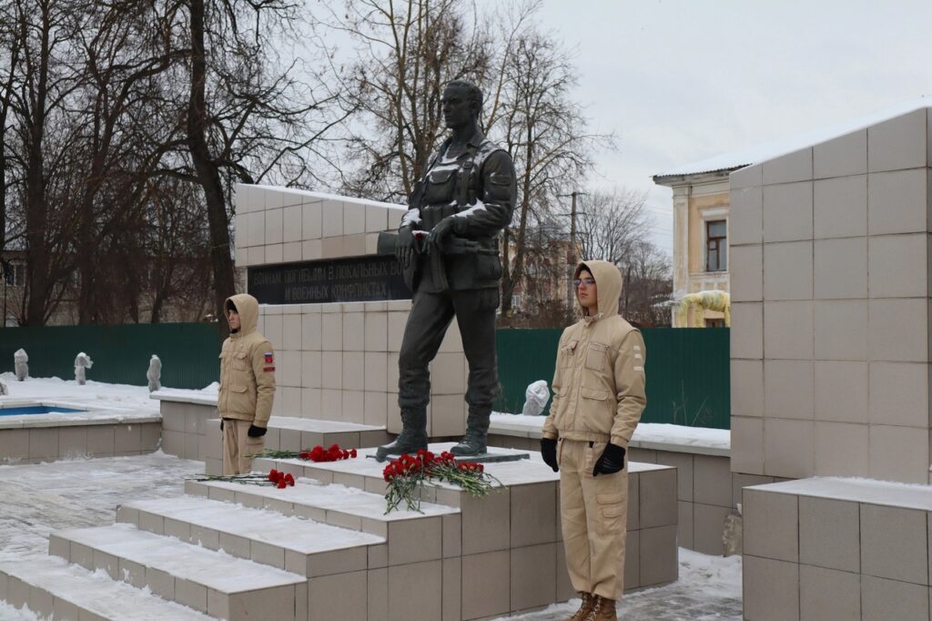 Вахта Памяти, посвящённая Дню Героев Отечества.