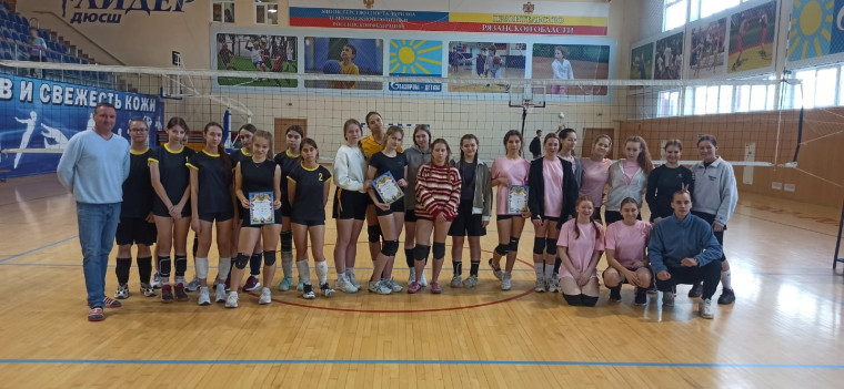 Победа в городских соревнованиях по волейболу..