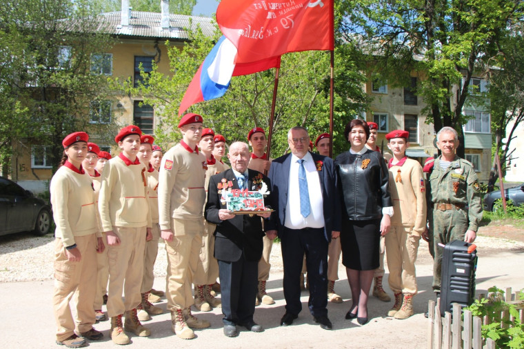 Акция "Парад у дома ветерана".